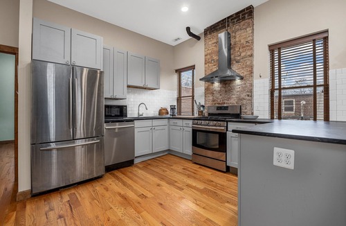 Benton Park Apartment | Renovated 3 Bedroom Penthouse Suite in Benton Park