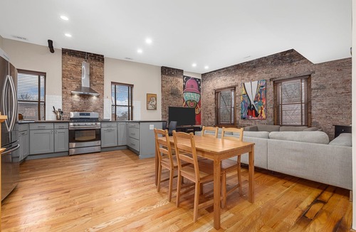 Benton Park Apartment | Renovated 3 Bedroom Penthouse Suite in Benton Park