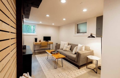 Genesee House | Renovated 3 BR Retreat with AC & 10 min to DT