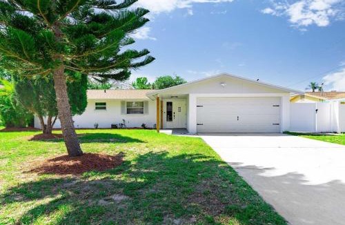 Apollo Beach House | Renovated 3B 2BA, oasis yard Hot tub