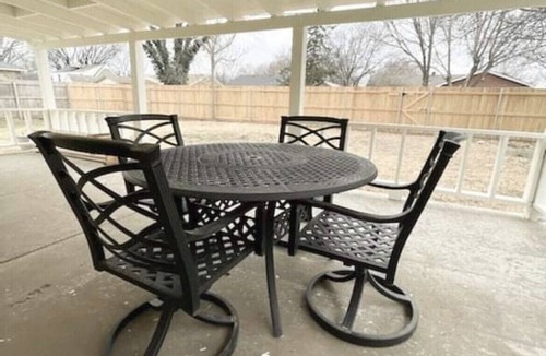 Amarillo House | ⭐️Renovated 3BD 2BA w/Sunroom ⭐️ Near I-40
