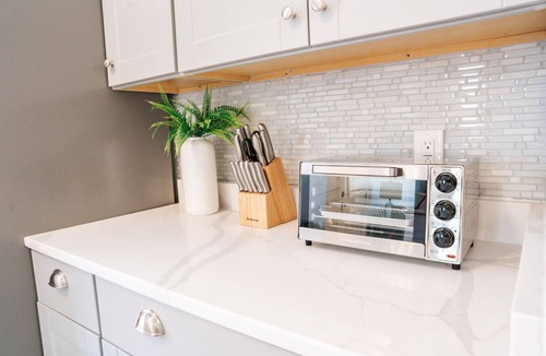 Lancaster House | Renovated 3BR Family Retreat w/Big Backyard & Parking