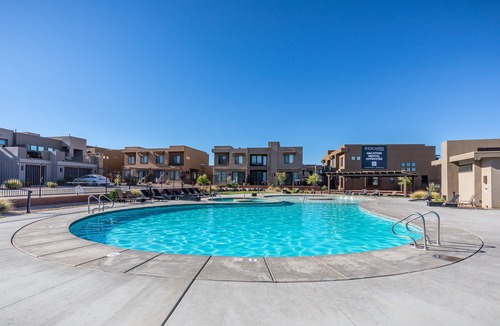 St. George Villa | Renovated 3BR Sleeps 12 on 18th Hole - Near Pool