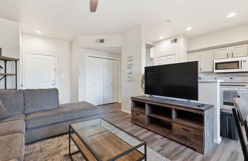 Rio Rancho Apartment | Renovated 3BR with Yard & Mountain Views