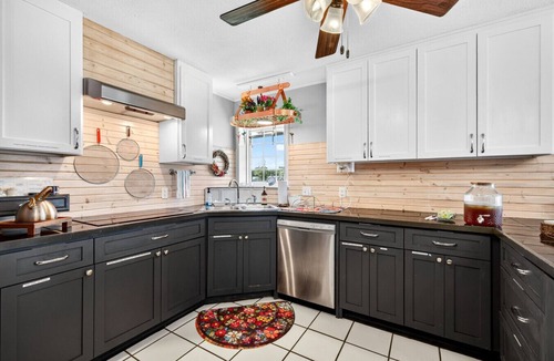 Kingston House | Renovated 4BR Lake Texoma Retreat w/Hot Tub