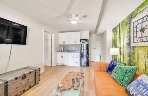 Mount Vernon House | Renovated 4BR+Lake Views & Access+Hot Tub+Fire Pit+Pool+Pet Friendly with Fee