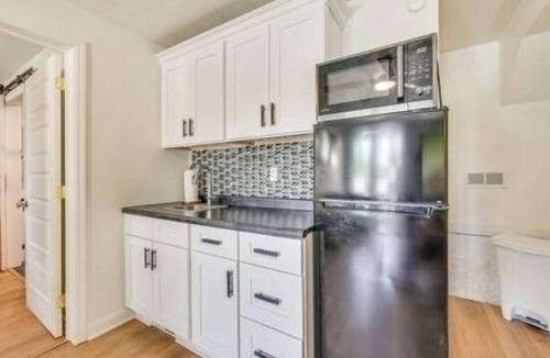 Mount Vernon House | Renovated 4BR+Lake Views & Access+Hot Tub+Fire Pit+Pool+Pet Friendly with Fee