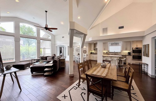 Houston House | Renovated 5 Bedroom 3.5 Bath w/POOL! Private Home Fully-furnished near MDA TMC