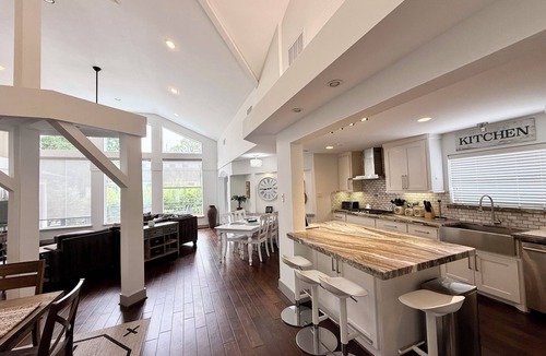 Houston House | Renovated 5 Bedroom 3.5 Bath w/POOL! Private Home Fully-furnished near MDA TMC