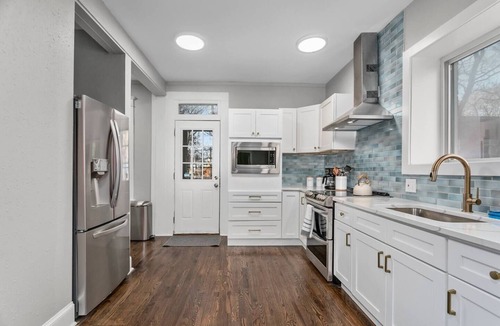 Broadway Gillham House | Renovated 5BR/4BA Home Near Country Club Plaza | Ideal for Families & Groups