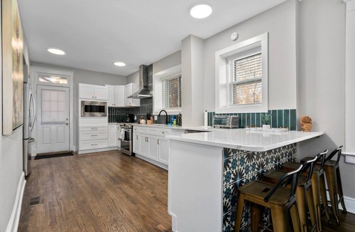 Broadway Gillham House | Renovated 5BR/4BA Home Near Country Club Plaza | Ideal for Families & Groups