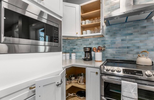 Broadway Gillham House | Renovated 5BR/4BA Home Near Country Club Plaza | Ideal for Families & Groups