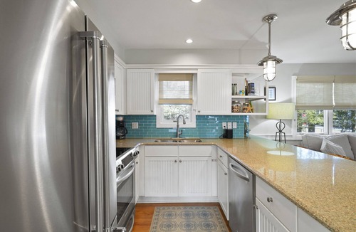 Seaside House | Renovated, 6 Houses to Beach & 1 Block to Town in Seaside + 2 Adult Bikes!