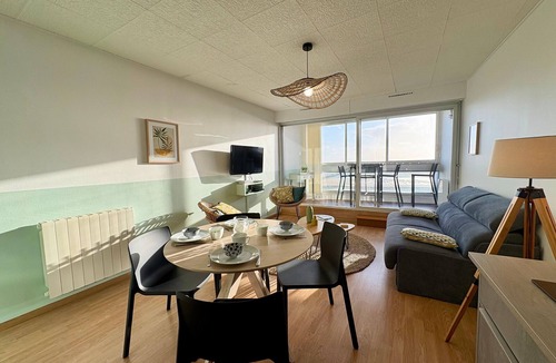 Saint-Jean-de-Monts Apartment | Renovated apartment in Saint Jean de Monts - Oceanfront - Internet access