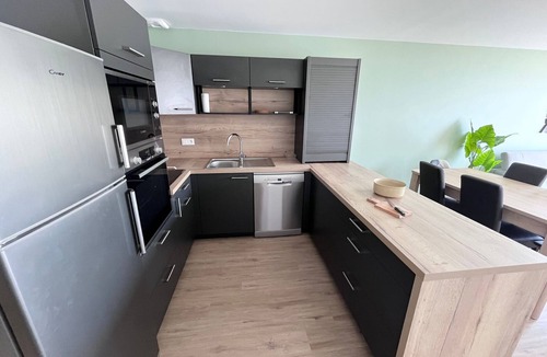 Saint-Jean-de-Monts Apartment | Renovated apartment 50m from sea for 6 people