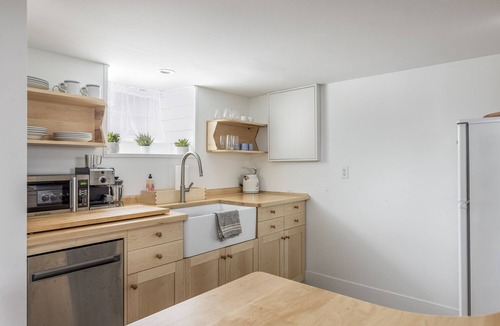 Willard Apartment | Renovated Apartment in Willard Square Area of South Portland, Maine.