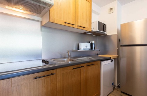 Germ Apartment | Renovated Apartment for 8 with Balcony, Parking & Ski Locker