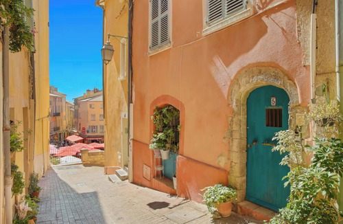 Hyeres City Centre Apartment | Renovated apartment - Historical center
