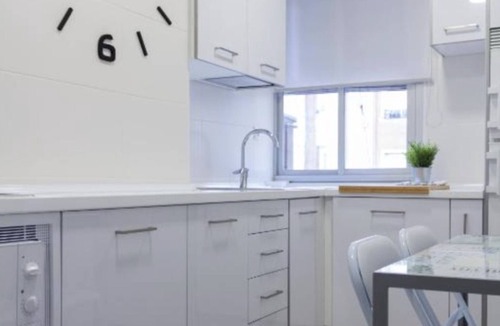 Logrono City Centre Apartment | Renovated Apartment in Central Logroño with Private Parking