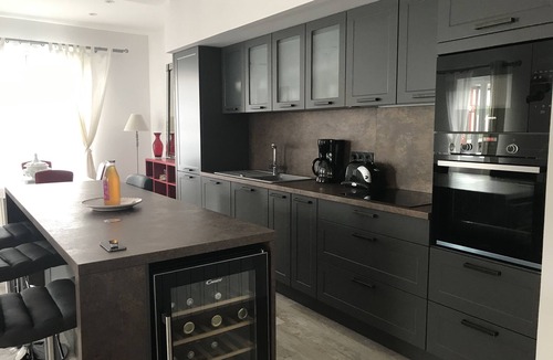 Mirepoix Apartment | Renovated apartment in the heart of Mirepoix cutlery