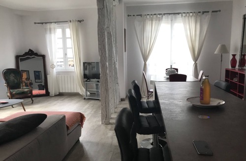 Mirepoix Apartment | Renovated apartment in the heart of Mirepoix cutlery