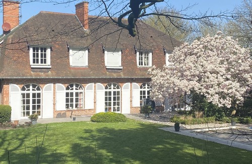 Mouvaux Apartment | Renovated apartment in a quiet Anglo-Norman house