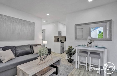 Hollywood Apartment | Renovated Apt -unit #3/Close to Beach w/Parking