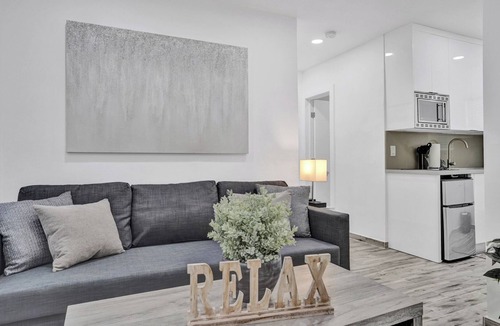 Hollywood Apartment | Renovated Apt -unit #3/Close to Beach w/Parking