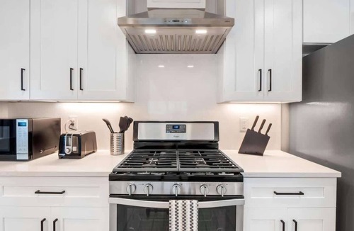Springwoods House | Renovated Austin 3BR, Sleeps 10, Near Domain