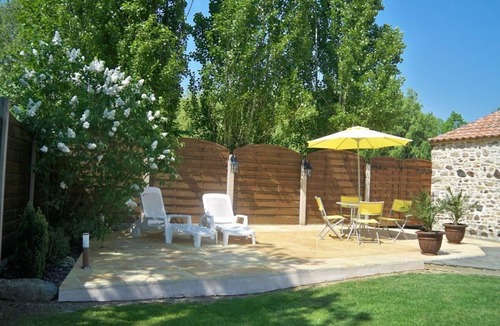 Le Champ-Saint-Pere Cottage | Renovated Barn with Private Pool, Large Garden, and Modern Amenities in Le Champ-Saint-Père