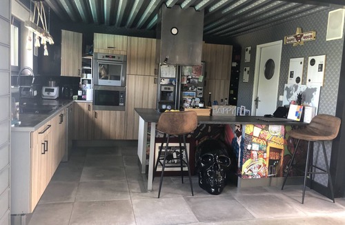 Parempuyre House | Renovated barn with pool