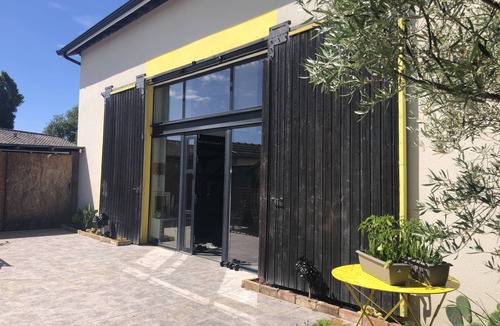 Parempuyre House | Renovated barn with pool