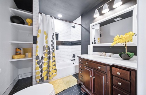 Brushy Creek House | Renovated barn with luxurious accommodations including a washer and dryer.