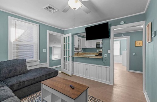 Fox Hill - Grandview House | Renovated-Beach Bungalow-Walk to Beach