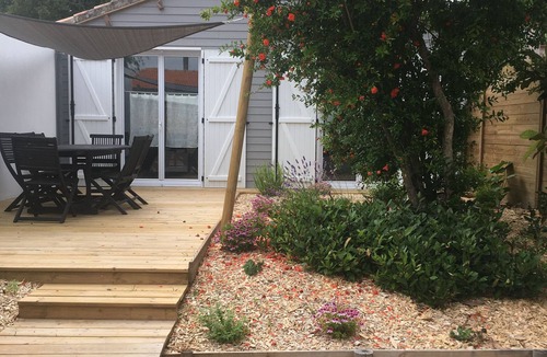 Barbatre Cottage | Renovated Beach House with Terrace and WiFi, 500m from Boucholeurs Beach