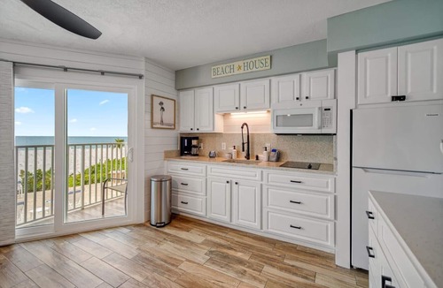 Belleair Beach Condo | Renovated Beachfront Condo W/Pool