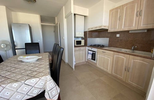 La Jetee Apartment | Renovated beachfront T3, loggia, private parking