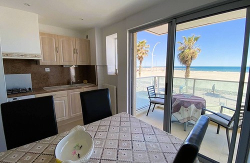 La Jetee Apartment | Renovated beachfront T3, loggia, private parking