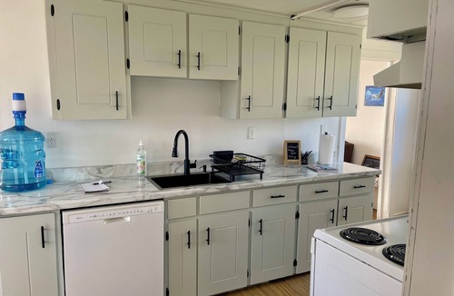 Newmans Cove House | Renovated biscuit box style home. Located centrally to the best attractions.