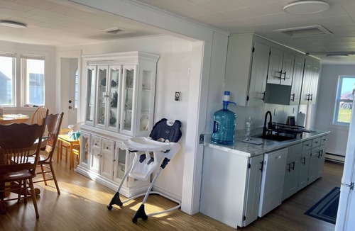 Newmans Cove House | Renovated biscuit box style home. Located centrally to the best attractions.