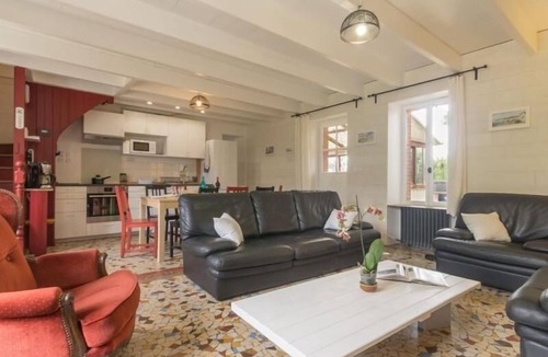 Donges Cottage | Renovated Breton Cottage with Parking & WiFi