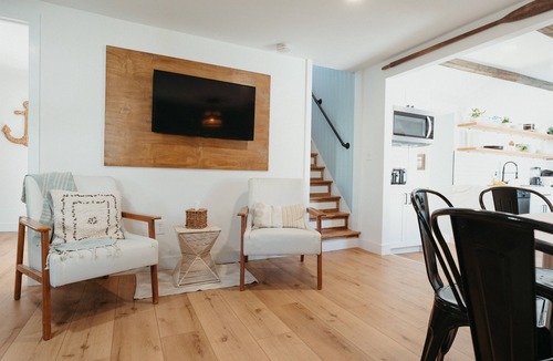 West Belmar House | Renovated Bright, Fun, Airy, Fire Pit Backyard, Bikes & Beach Badges