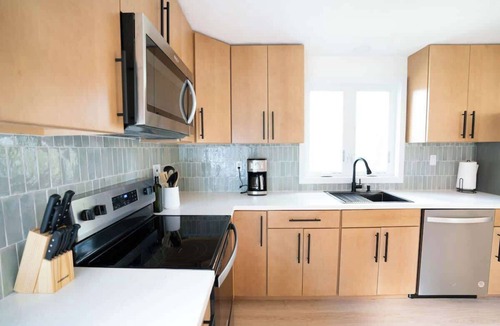 Kenyon House | Renovated Bungalow - Pet Friendly