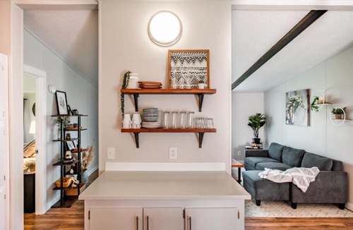 Philomath House | Renovated Bungalow Getaway