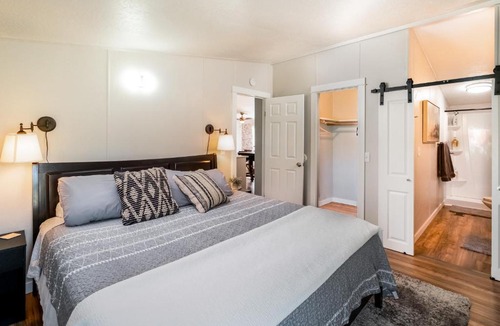 Philomath House | Renovated Bungalow Getaway