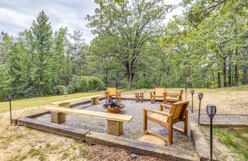 Scobey House | Renovated Cabin on 15 Forested Acres in Tillatoba!