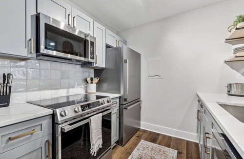 North Capitol Condo | Renovated Chic, Riverfront Condo w/Pool