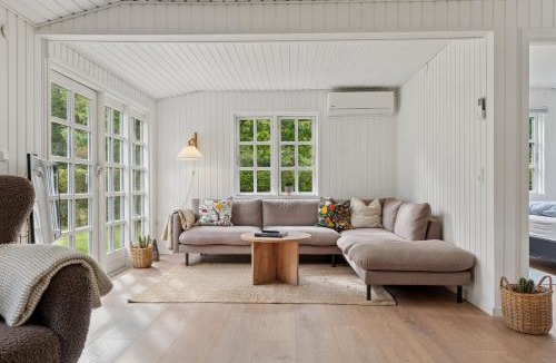 Ronbjerg House | Renovated Classic Cottage Close To Beach