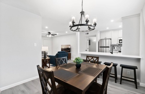 South Congress Condo | Renovated, Classy Condo with Pool in Heart of Soco