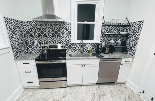 Forest Hills Apartment | Renovated, Clean 1 bedroom in Forest Hills - B